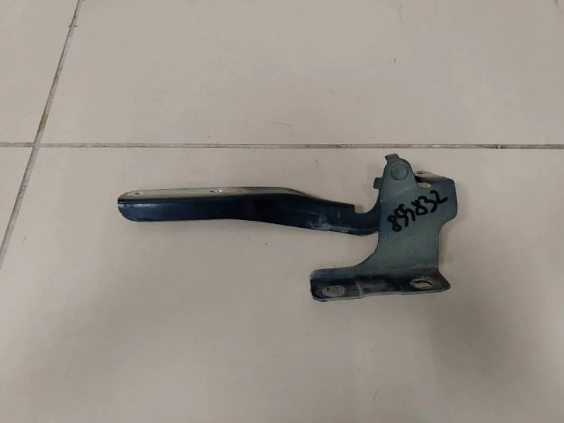 Петля капота левая Nissan Tiida (C11) 2007-2014