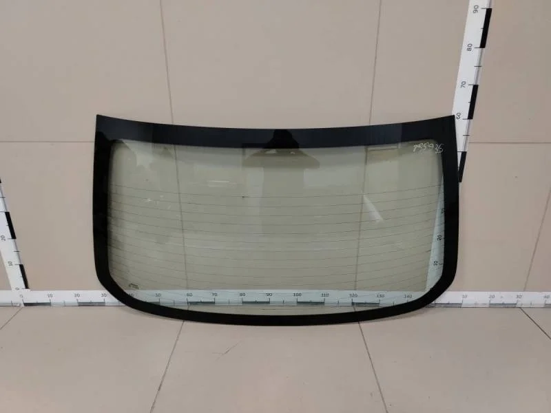 Стекло заднее Nissan Tiida (C11) 2007-2014