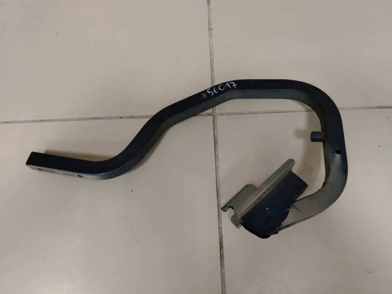 Петля крышки багажника Nissan Tiida (C11) 2007-2014