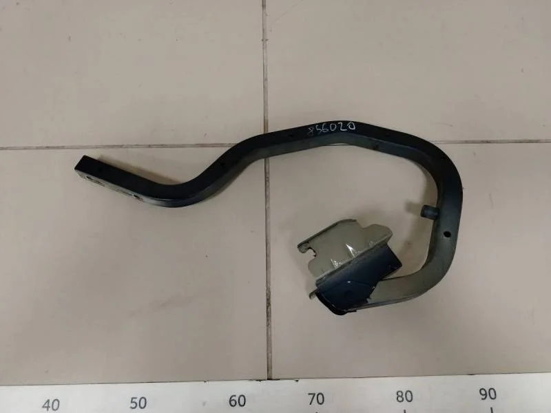 Петля крышки багажника Nissan Tiida (C11) 2007-2014