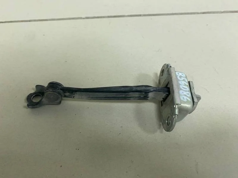 Ограничитель двери Nissan Tiida (C11) 2007-2014