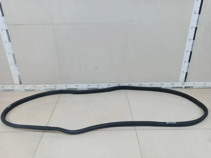 Уплотнитель проема двери передней правой Ford Mondeo 3 2000-2007