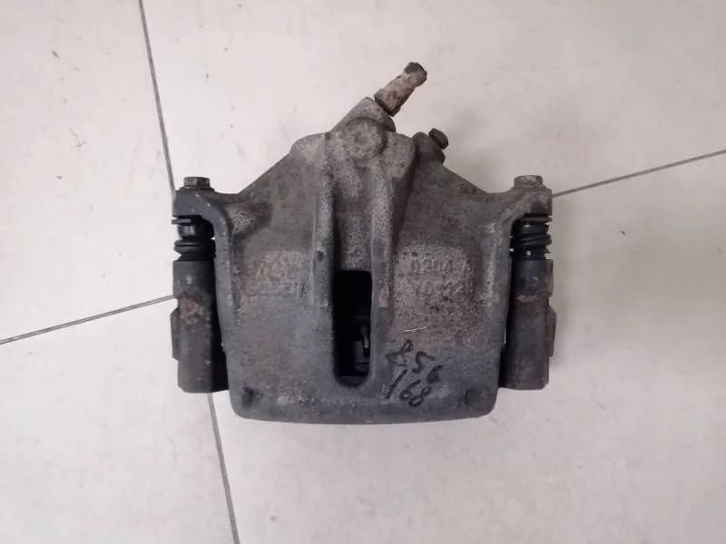 Суппорт передний левый Ford Mondeo 3 2000-2007