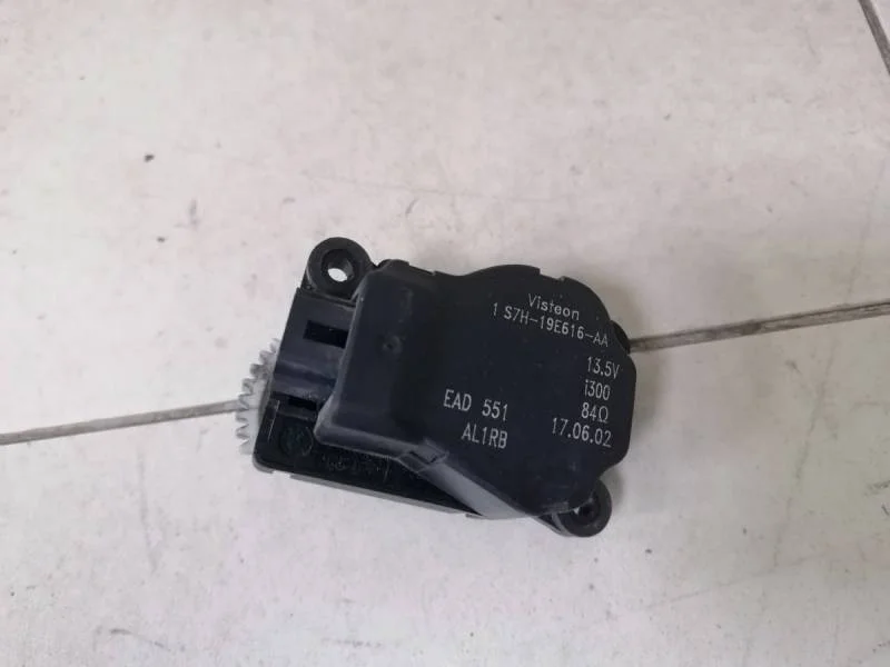 Моторчик заслонки печки Ford Mondeo 3 2000-2007