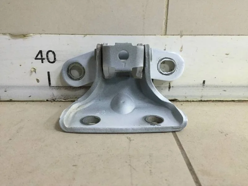 Петля двери передней правой нижняя Kia Ceed (JD) 2012-2018