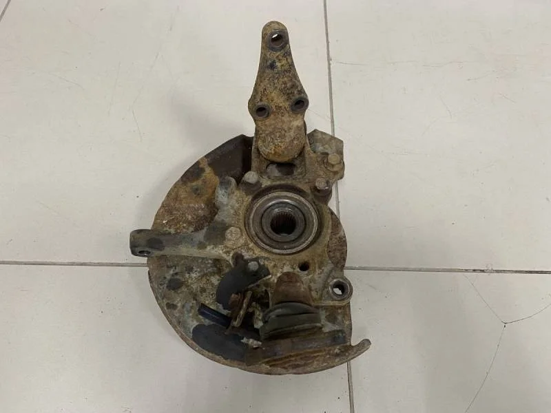 Кулак поворотный передний левый Mitsubishi L200 (KB) 2006-2016