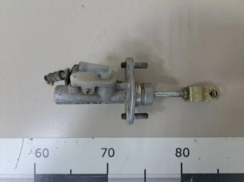 Цилиндр сцепления главный Mitsubishi Lancer 9  (CS/Classic) 2000-2011