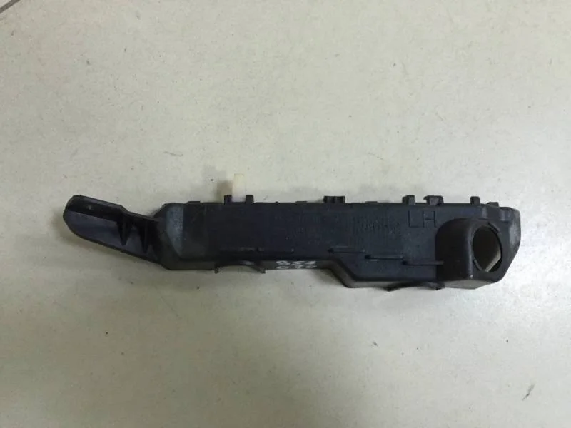 Кронштейн переднего бампера левый Kia Ceed (JD) 2012-2018