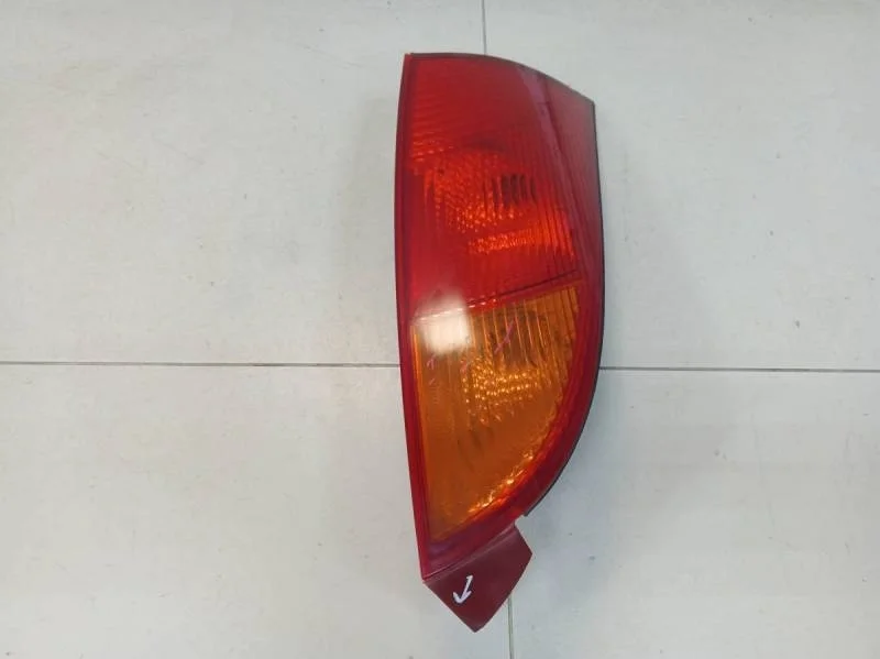 Фонарь задний правый Ford Focus 1 1998-2004