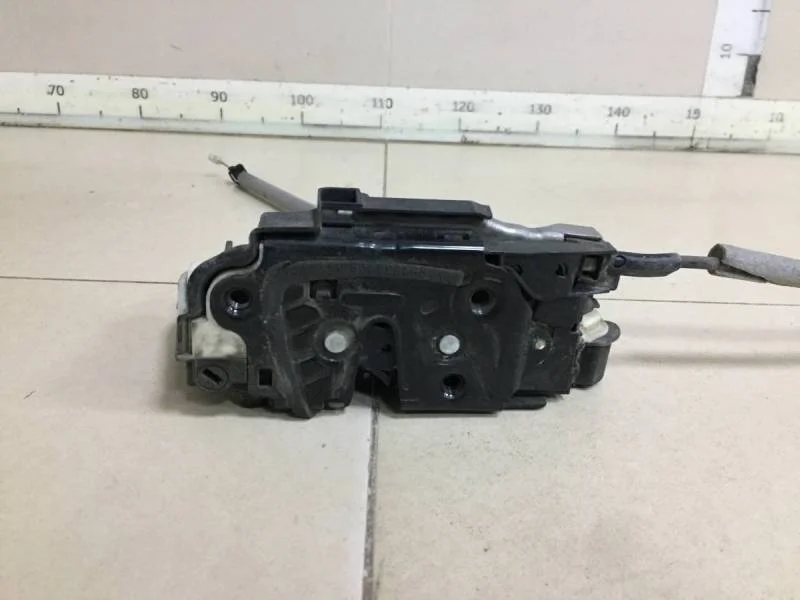 Замок двери задней правой Volkswagen Polo (Sed RUS) 2011>