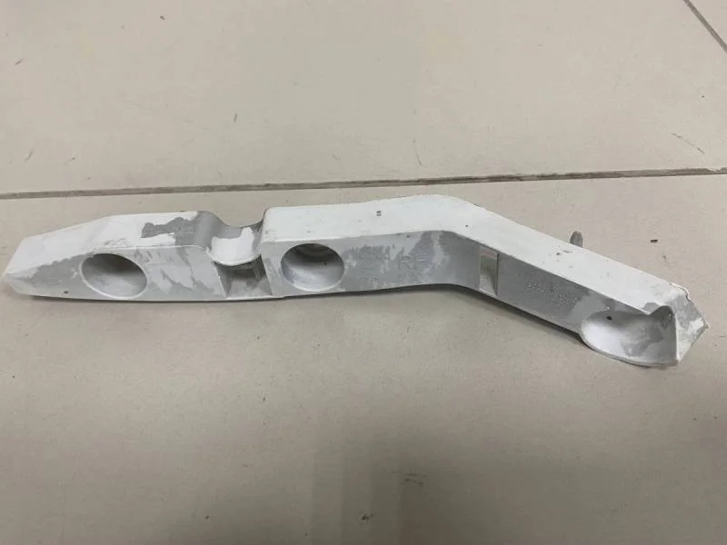 Кронштейн переднего бампера правый Ford Focus 2 (DA) 2005-2008