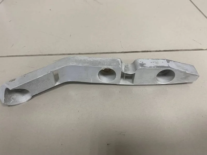 Кронштейн переднего бампера левый Ford Focus 2 (DA) 2005-2008