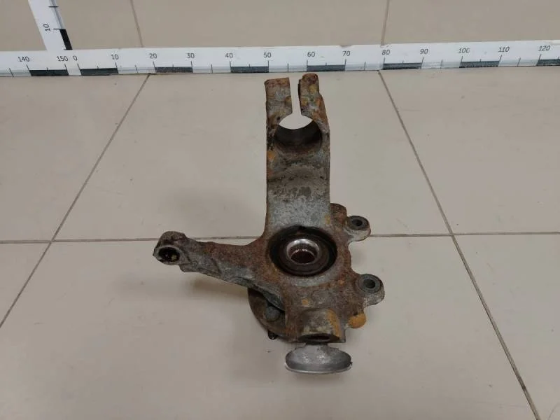 Кулак поворотный передний левый Ford Focus 2 (DA) 2005-2008