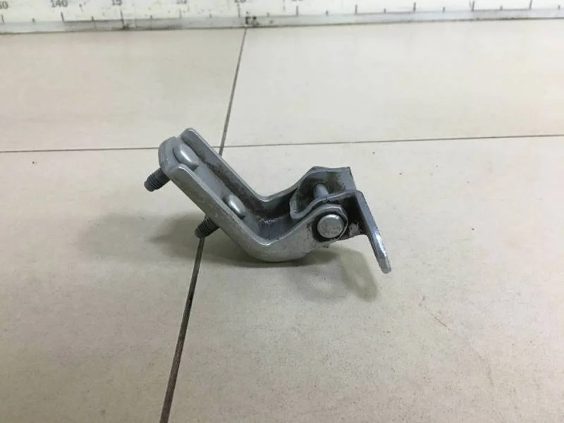 Петля двери задней правой нижняя Toyota Rav 4 (A20) 2000-2005