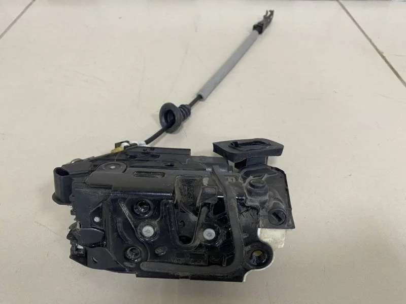 Замок двери задней правой Volkswagen Polo (Sed RUS) 2011>