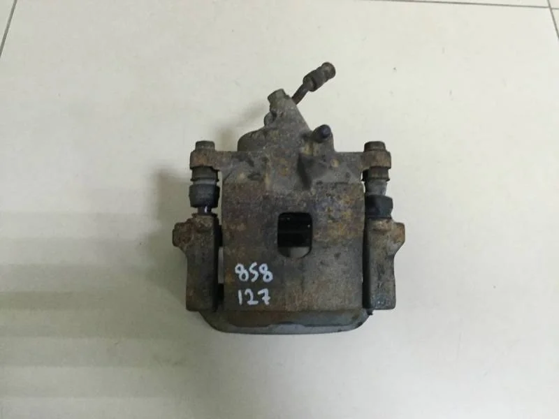 Суппорт передний левый Toyota Rav 4 (A20) 2000-2005