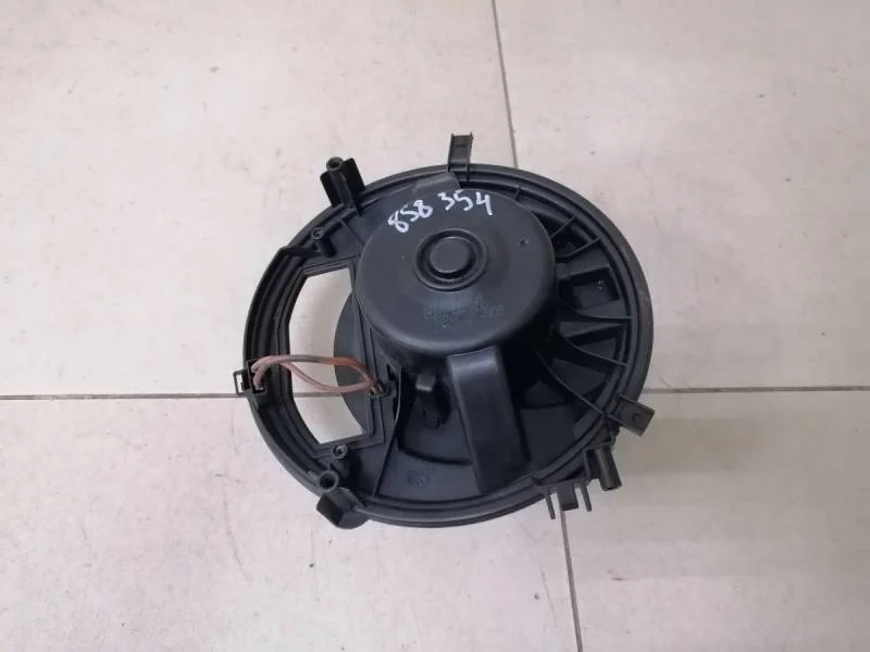 Моторчик отопителя Skoda Octavia (A7) 2013>