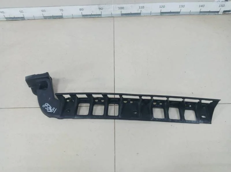 Направляющая заднего бампера левая Skoda Octavia (A7) 2013>