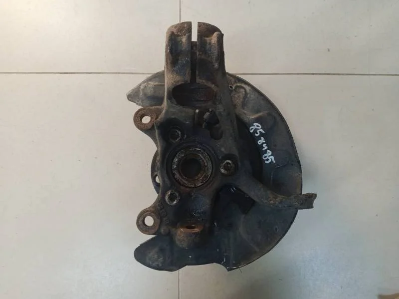 Кулак поворотный передний правый Skoda Octavia (A7) 2013>