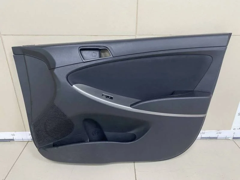 Обшивка двери передней правой Hyundai Solaris 2010-2017