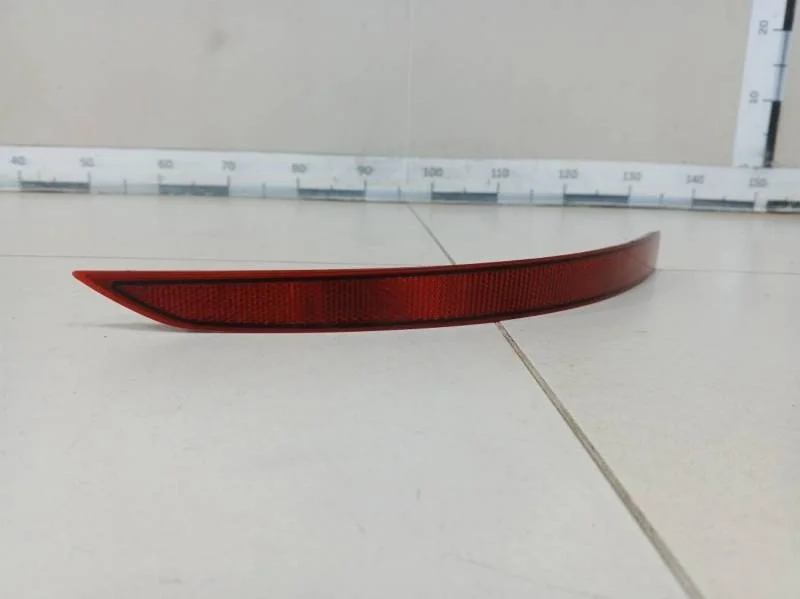 Отражатель в бампер задний правый Skoda Octavia (A7) 2013>