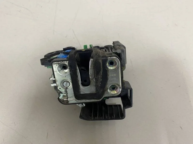 Замок двери передней правой Hyundai Solaris 2010-2017