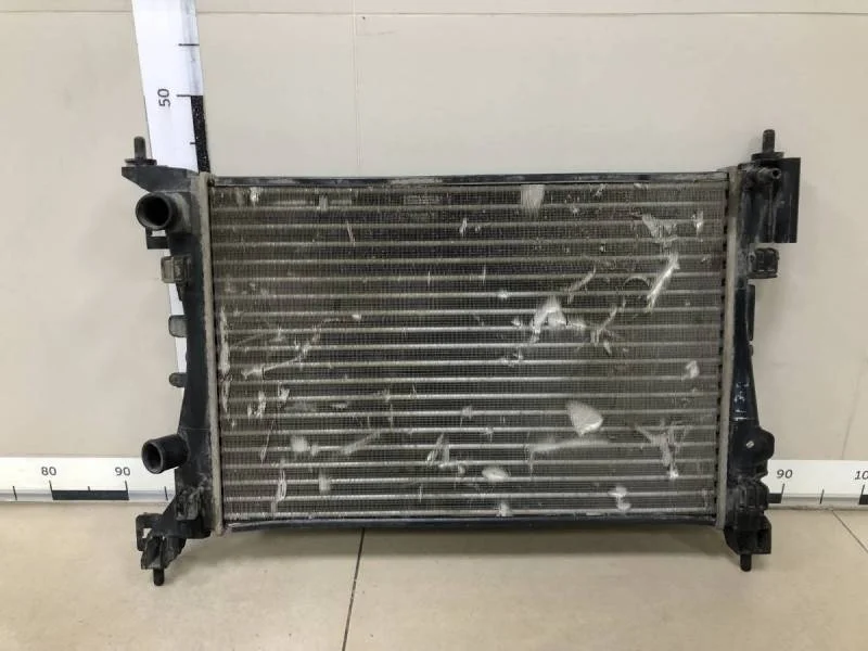 Радиатор охлаждения двигателя Opel Corsa (D) 2006-2015