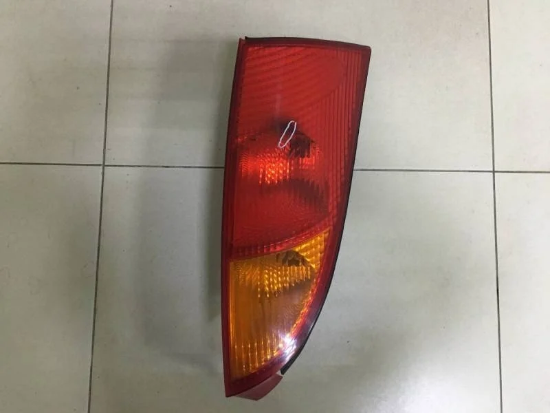 Фонарь задний правый Ford Focus 1 1998-2004