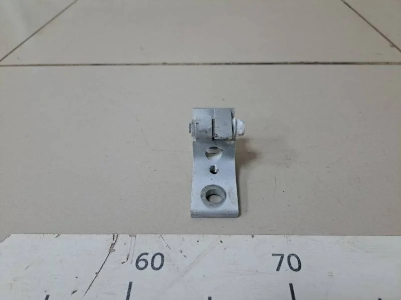 Петля двери передней правой нижняя Skoda Octavia (A5 1Z-) 2004-2013