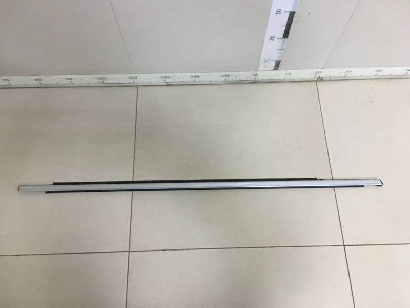 Накладка стекла переднего правого Volkswagen Tiguan (5N1) 2007-2011