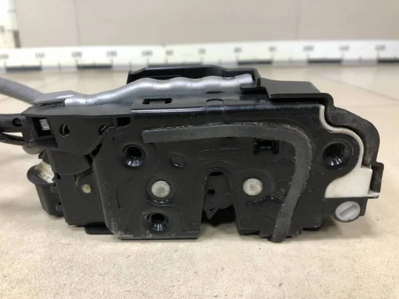 Замок двери задней левой Volkswagen Tiguan (5N1) 2007-2011