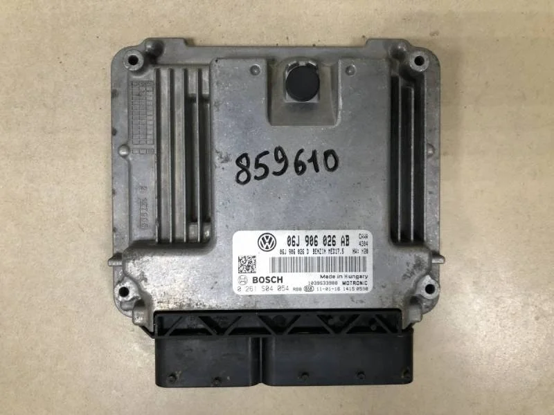 Блок управления двигателем Volkswagen Tiguan (5N1) 2007-2011