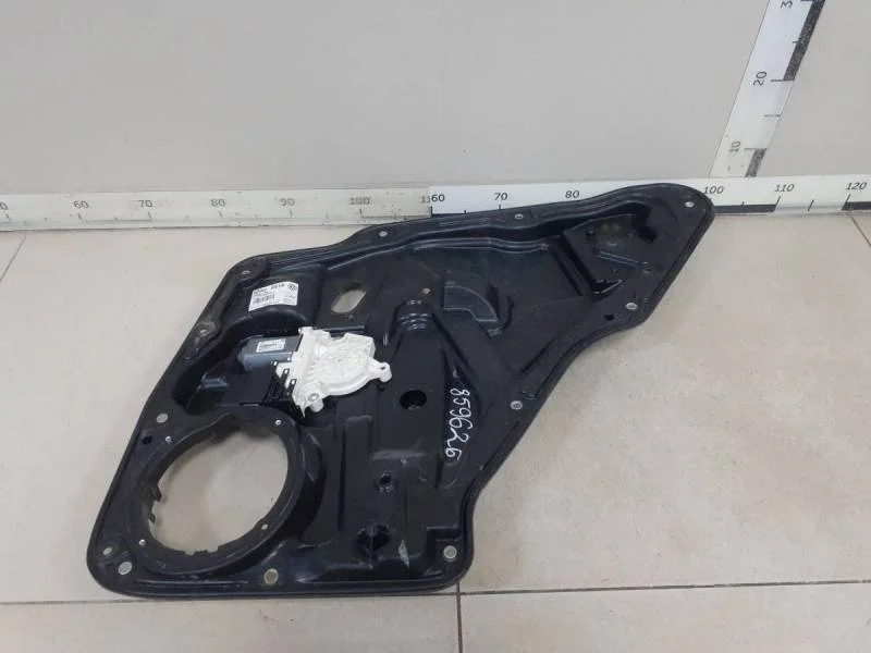 Стеклоподъемник электр. задний правый Volkswagen Tiguan (5N1) 2007-2011