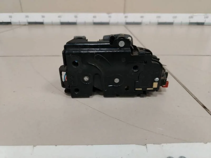 Замок двери задней левой Skoda Octavia (A5 1Z-) 2004-2013