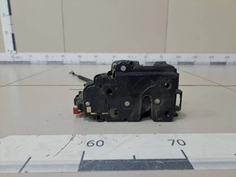 Замок двери передней правой Skoda Octavia (A5 1Z-) 2004-2013