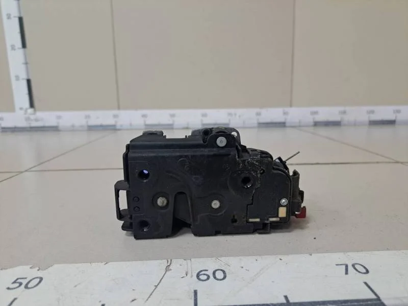 Замок двери передней левой Skoda Octavia (A5 1Z-) 2004-2013