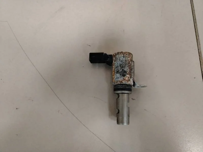 Клапан электромагн. изменения фаз ГРМ Skoda Octavia (A5 1Z-) 2004-2013