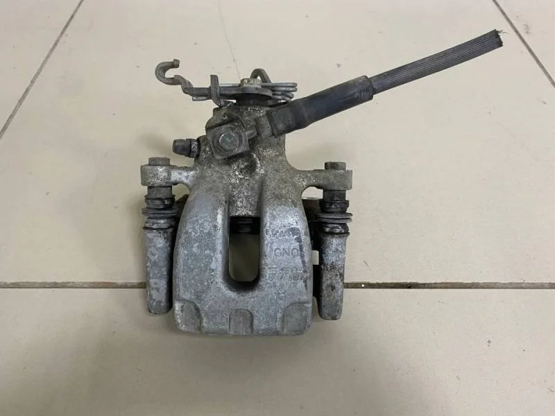 Суппорт задний правый Skoda Octavia (A7) 2013>