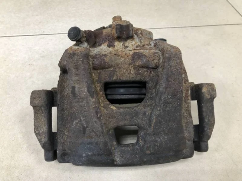 Суппорт передний правый Volkswagen Tiguan (5N1) 2007-2011