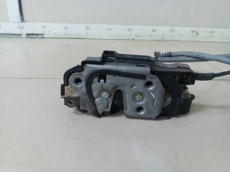 Замок двери задней правой Volkswagen Polo (Sed RUS) 2011>