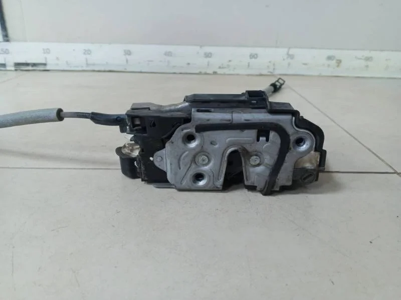 Замок двери задней левой Volkswagen Polo (Sed RUS) 2011>