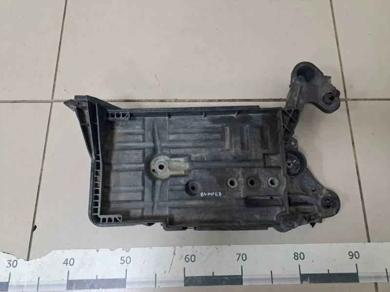 Крепление АКБ (корпус / подставка) Skoda Octavia (A7) 2013>