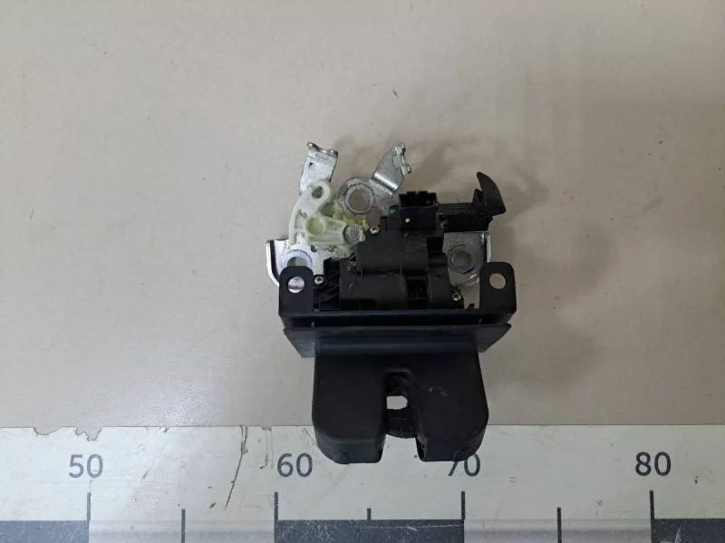 Замок багажника Skoda Octavia (A7) 2013>