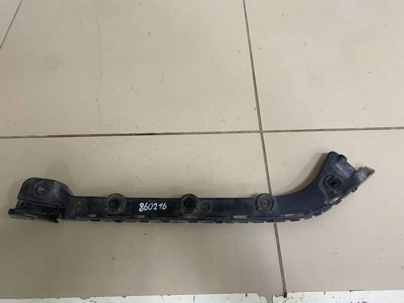 Кронштейн заднего бампера правый Skoda Octavia (A7) 2013>