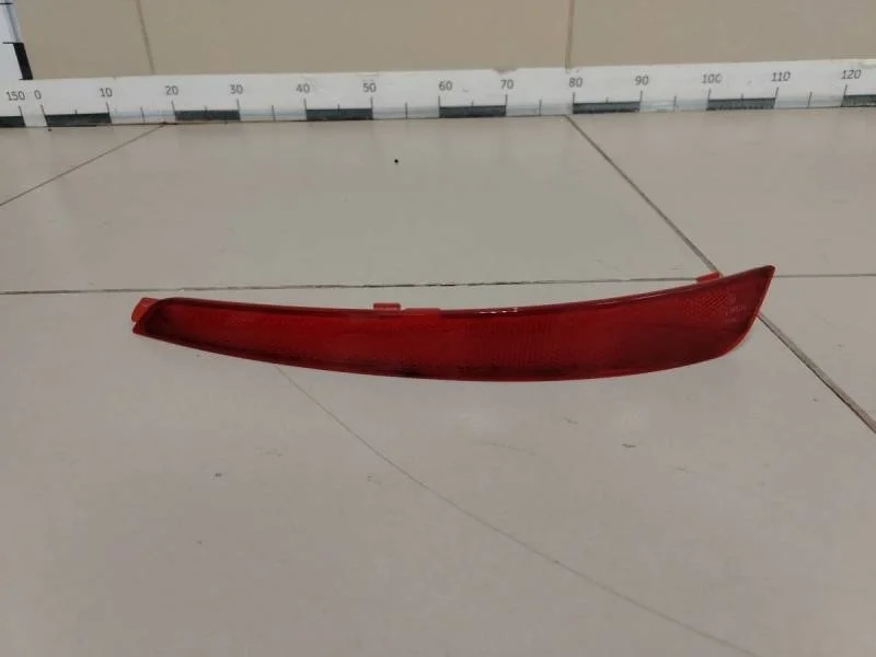 Отражатель в бампер задний правый Skoda Octavia (A7) 2013>