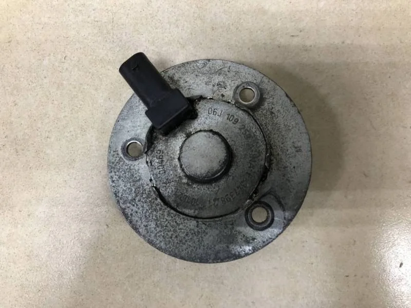 Клапан электромагн. изменения фаз ГРМ Volkswagen Tiguan (5N1) 2007-2011