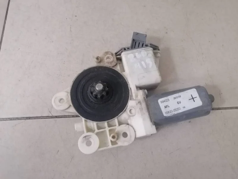 Моторчик стеклоподъемника Toyota Avensis (T250) 2003-2009