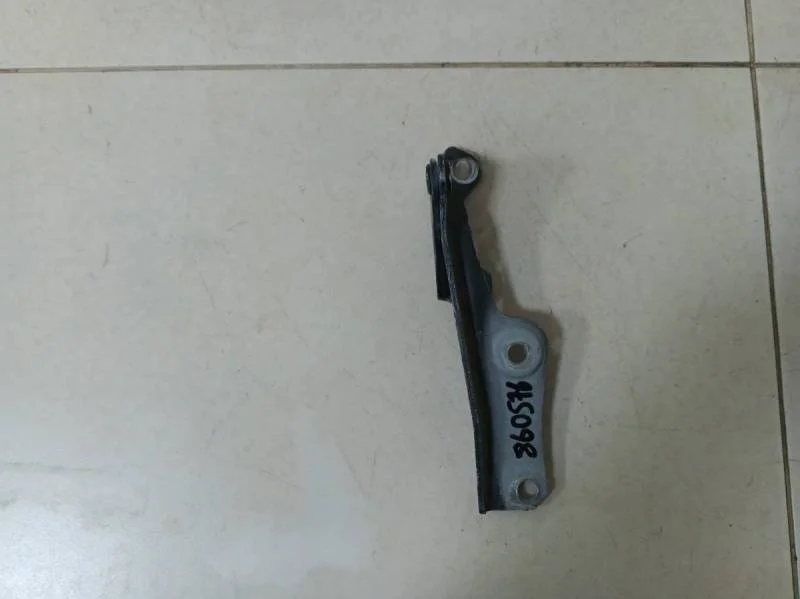 Петля капота правая Mitsubishi L200 (KB) 2006-2016