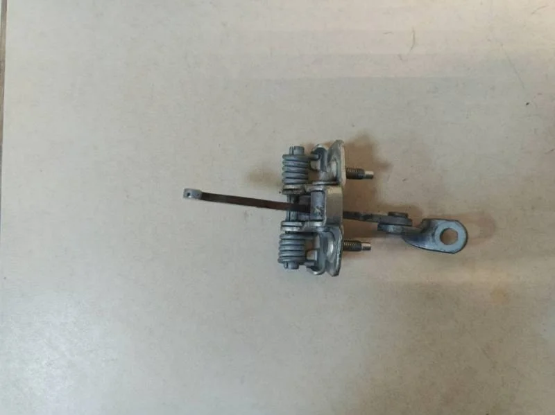 Ограничитель двери Lada Largus 2012>