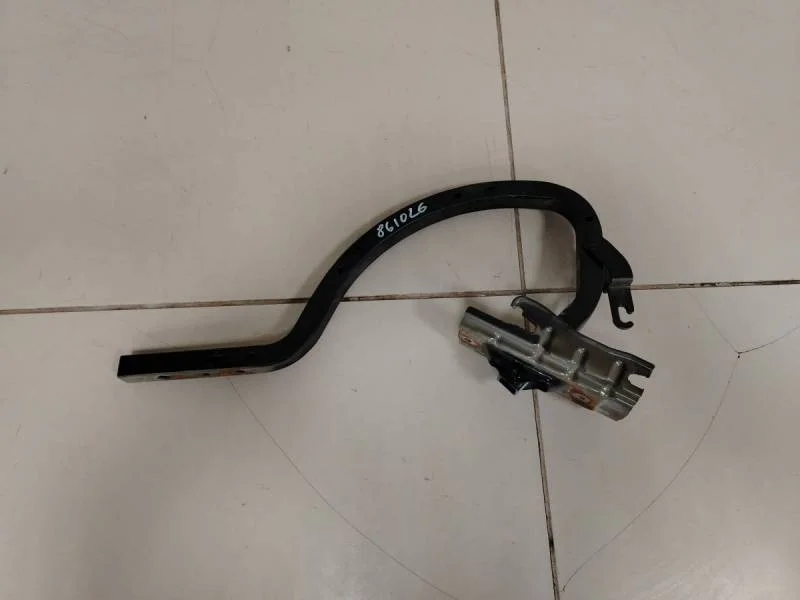 Петля крышки багажника Toyota Camry (V50) 2011-2017